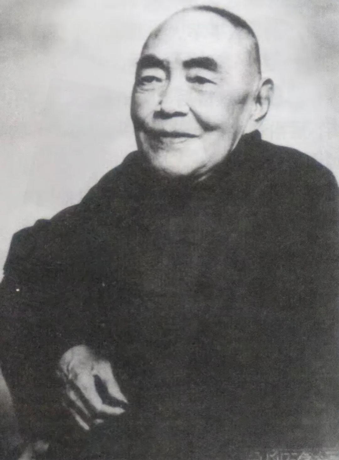 我查了一下这个庞莱臣，南京博物院这次算是踢到钢板了！因为他不仅是收藏大家，他