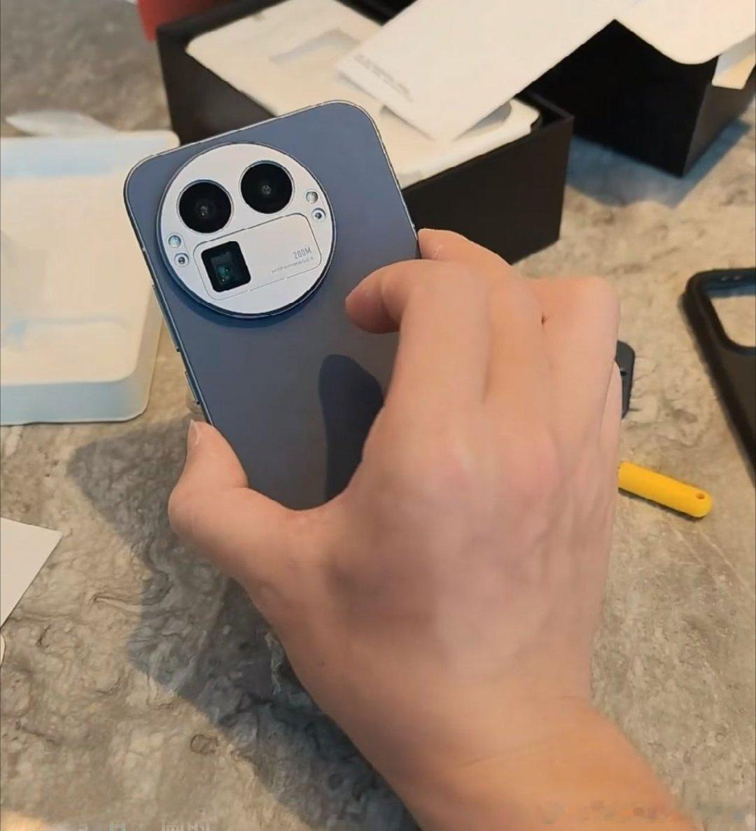 可圆可正可透明的小机器人脑袋真我gt8pro​​​