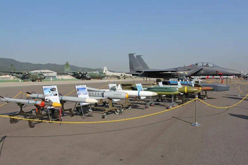 世界军事前沿，军事技术先进国家，从2025年世界军火出口前十位国家，可以看出一个