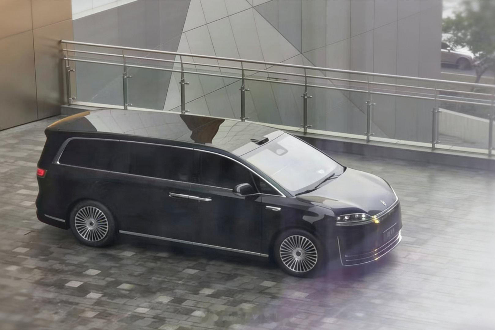 鸿蒙智行首款mpv智界v9曝光这次是广告/宣传图拍摄现场曝光（我让AI把灯杆P