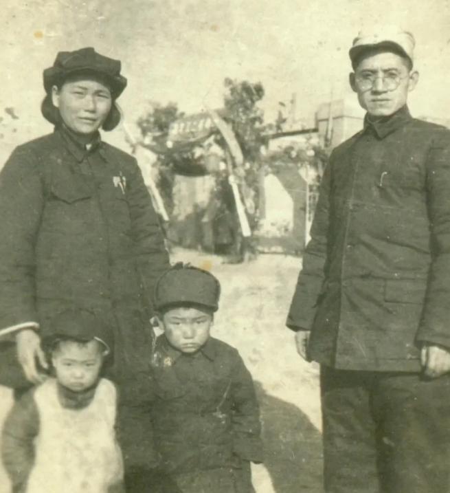 1937年，太原兵工厂的刘贵福，听说八路军打了胜仗，就带16个工友投奔八路军，谁