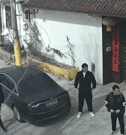 暖心！江苏，一女子的丈夫去世了，本以为人走茶凉，不料，丈夫生前的3个铁哥们逢年过