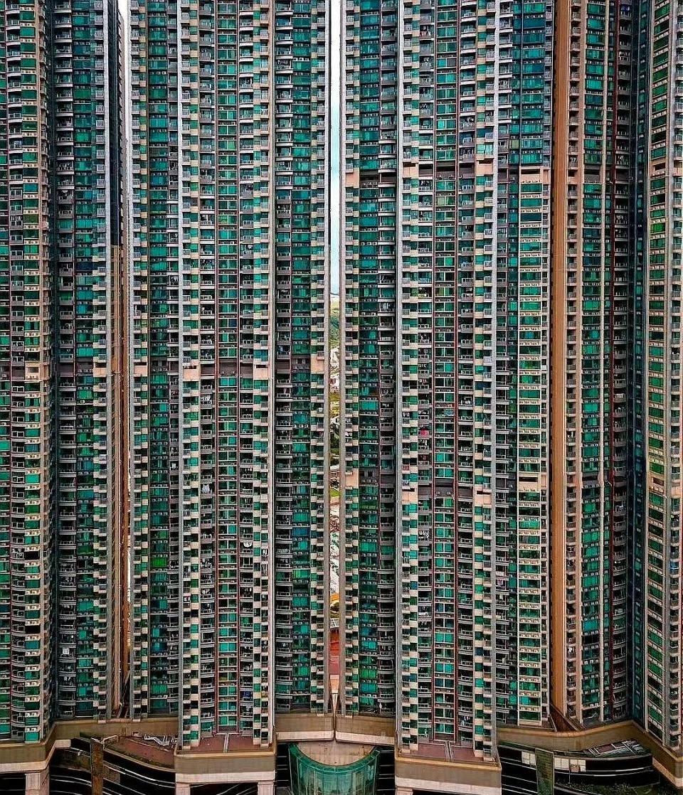 香港的楼房，电路板都不敢这么密集