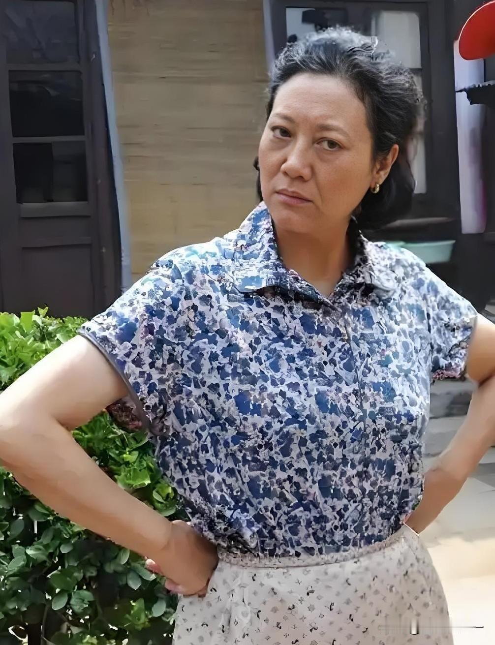 全剧唯一的亮点,《依依向北风》演技能说的过去的,也就剩下剧里饰演马四婶子