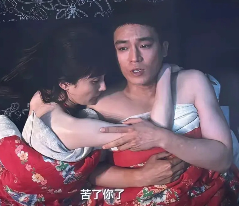 真是苦了欧豪了，竟然让杨幂跟他演床戏！表面上看，是欧豪占了天大的便宜。其实细看一