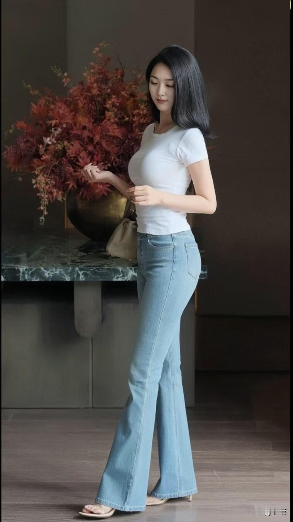 别再乱买上衣了！紧身牛仔裤的天菜颜色，居然是白色！本来以为白T+牛仔是烂大