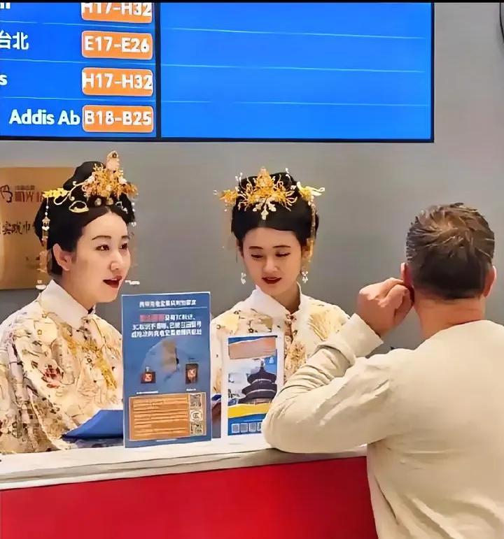 太真实了！明制汉服刚火，资本就来搞事情？明制汉服在机场一穿，直接惊艳全全网