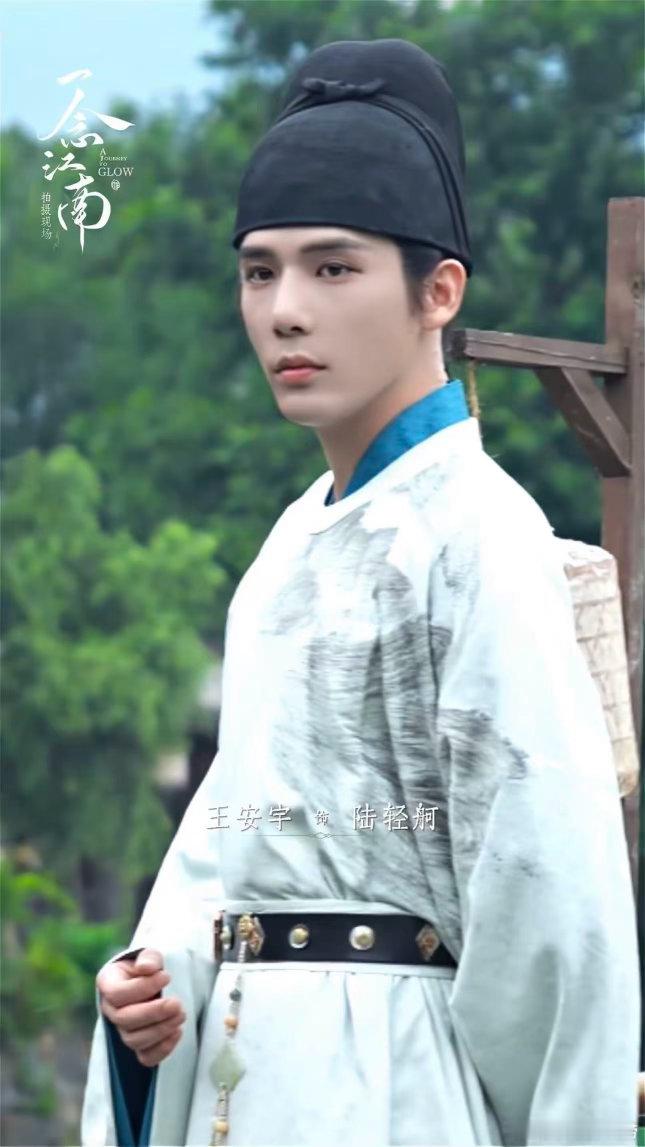一念江南大事很妙一念江南剧组坚持实景拍摄江南古村落，白墙黛瓦小桥流水，场景氛围感