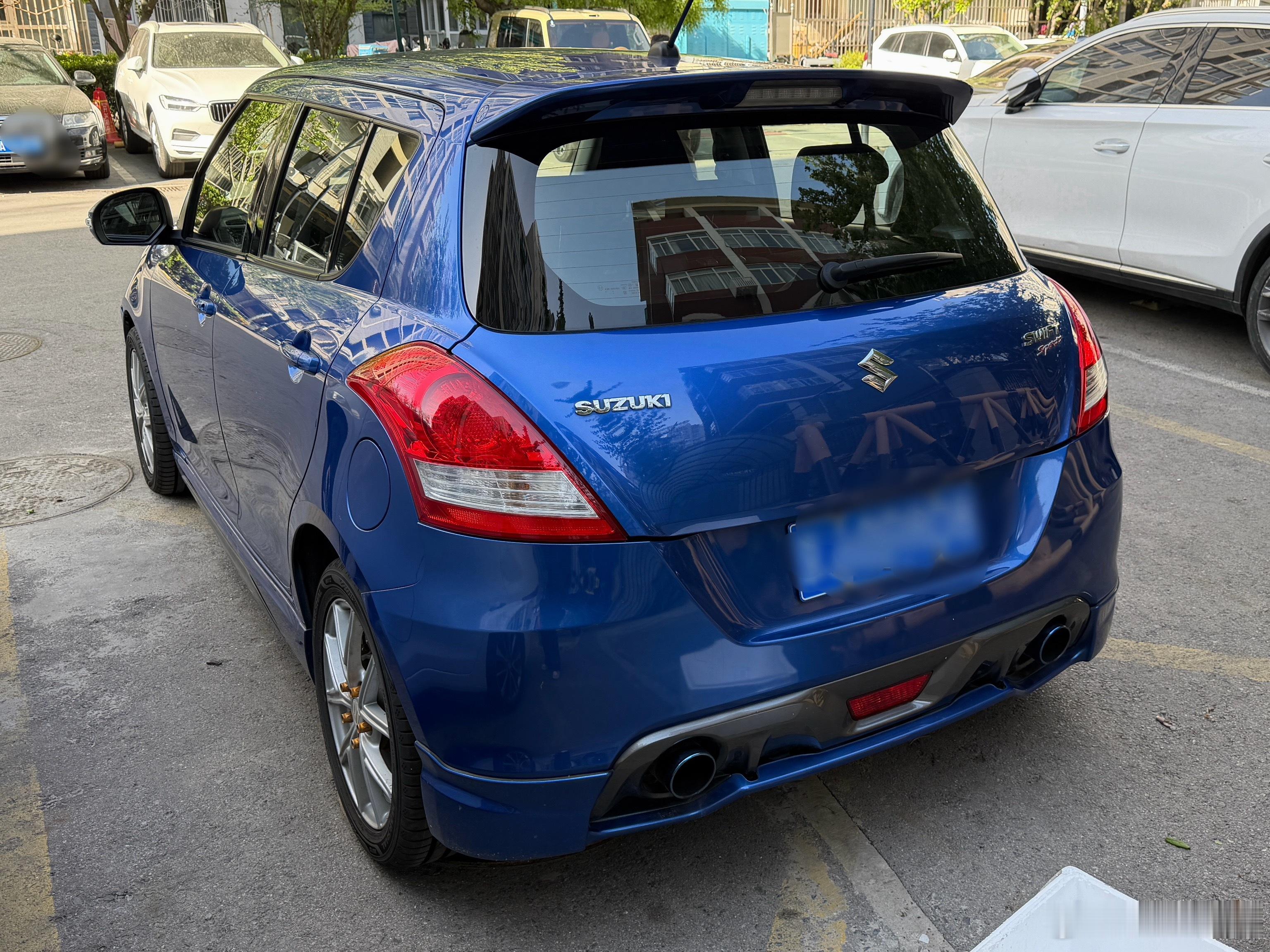 小雨燕收拾的很精神，应该是很多人当年的梦想小车