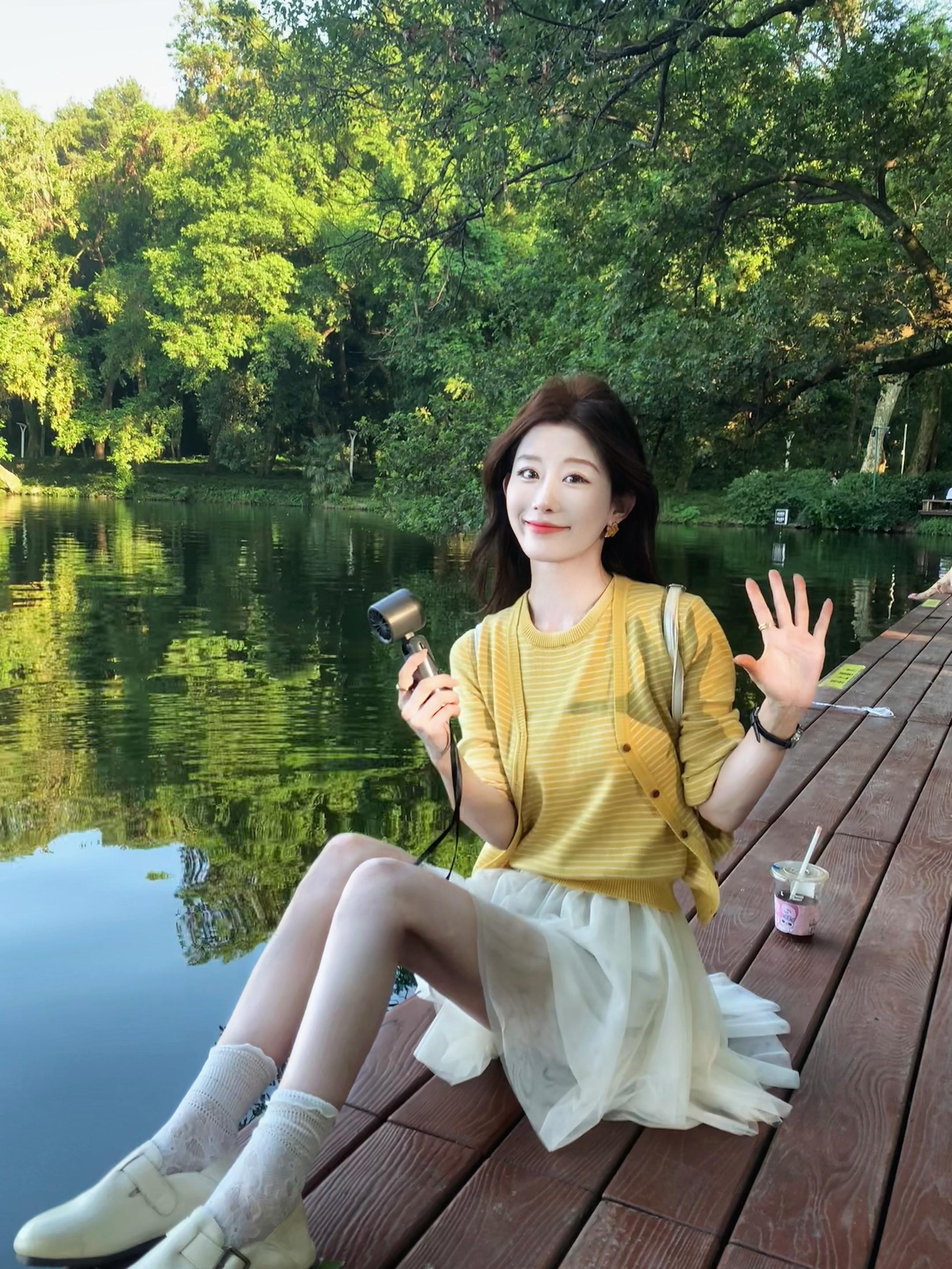到底要卖多少衣服我才能开上迈巴赫！！！