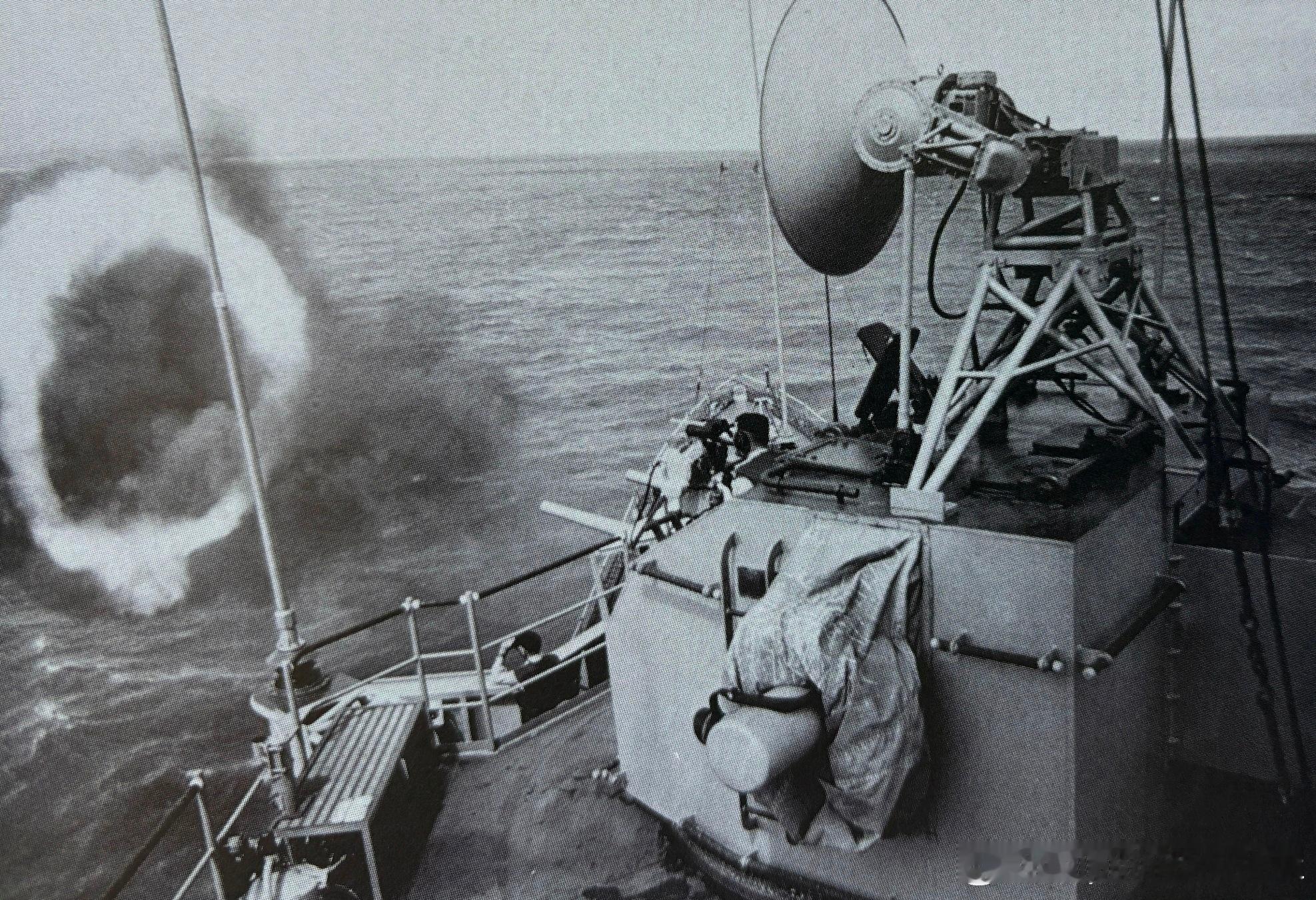 1966年10月作为SeaDragon行动的一部分，美国海军驱逐舰DD-728