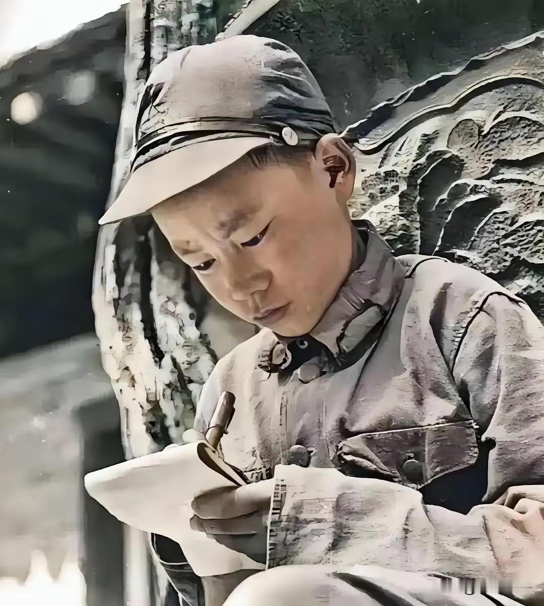 1936年，马家军要枪毙一个12岁的小红军，扳机都快扣动了，没想到这娃突然扯开嗓