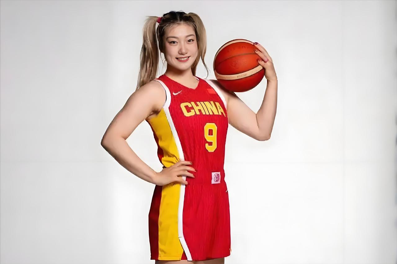 还留着呢！细心球迷发现，中国女篮正式球员号码里没有9号、14号，原来宫鲁鸣说的是