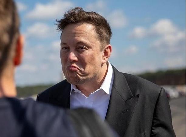 美国被彻底震慑？外国记者问：“美国拥有的核弹头可以摧毁世界1000次，难道中国人