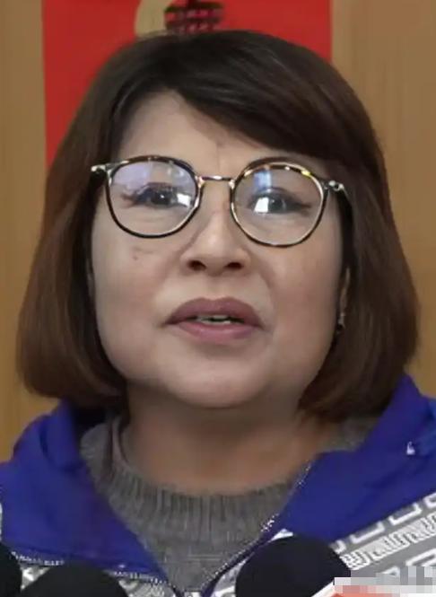 真没想到，郑丽文上任中国国民党主席后，第一个被处罚停职的竟然是宣传“祖国怀抱、早