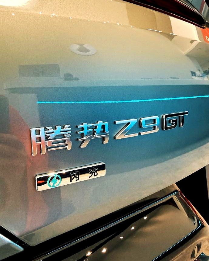 听说比亚迪要开技术发布会的时候车已经躺在展厅了,仰望U7到海狮06摆成一排,连方