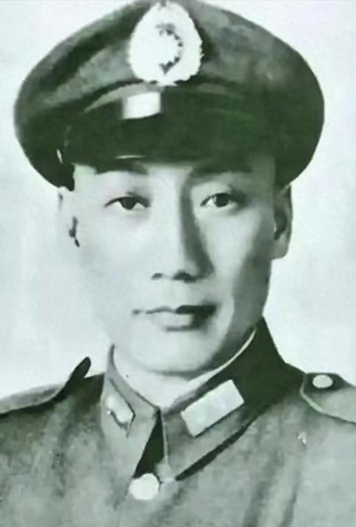 1949年，国军中将韩任民的亲生儿子被国民党当局以通共罪名执行枪决，他闭门默然三