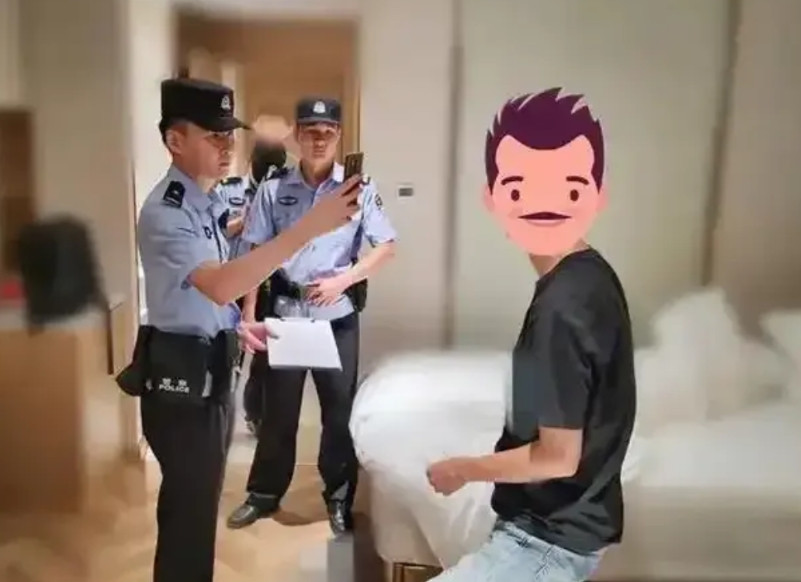 上月底，新修订的治安法公布了，新治安法里有一条，对“嫖娼、赌博等违法纪录不公开”