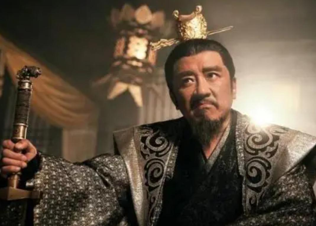 野史：历史上坏人很多，但像朱温这么狠的，真不多见，这人把唐昭宗满门三百口，当着人