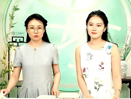 与辉同行董宇辉带团队，向来懂得给新人空间。真真能过五关斩六将进来，本身就说明有