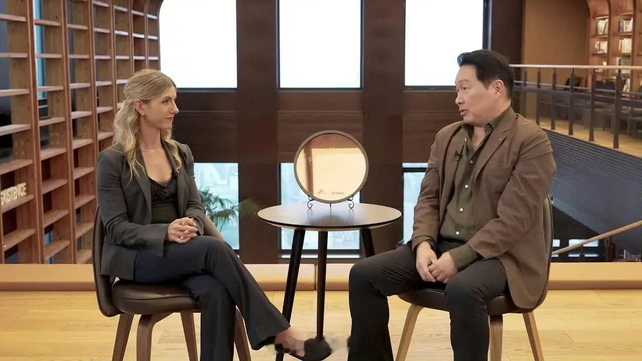 SK董事长崔泰源一边喊“史上最严重存储荒”，一边考虑“合资建厂降风险”——连他都