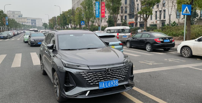 长安三代75p提车半年用车感受目前行驶了1.2万公里，当时4000公里做的首保