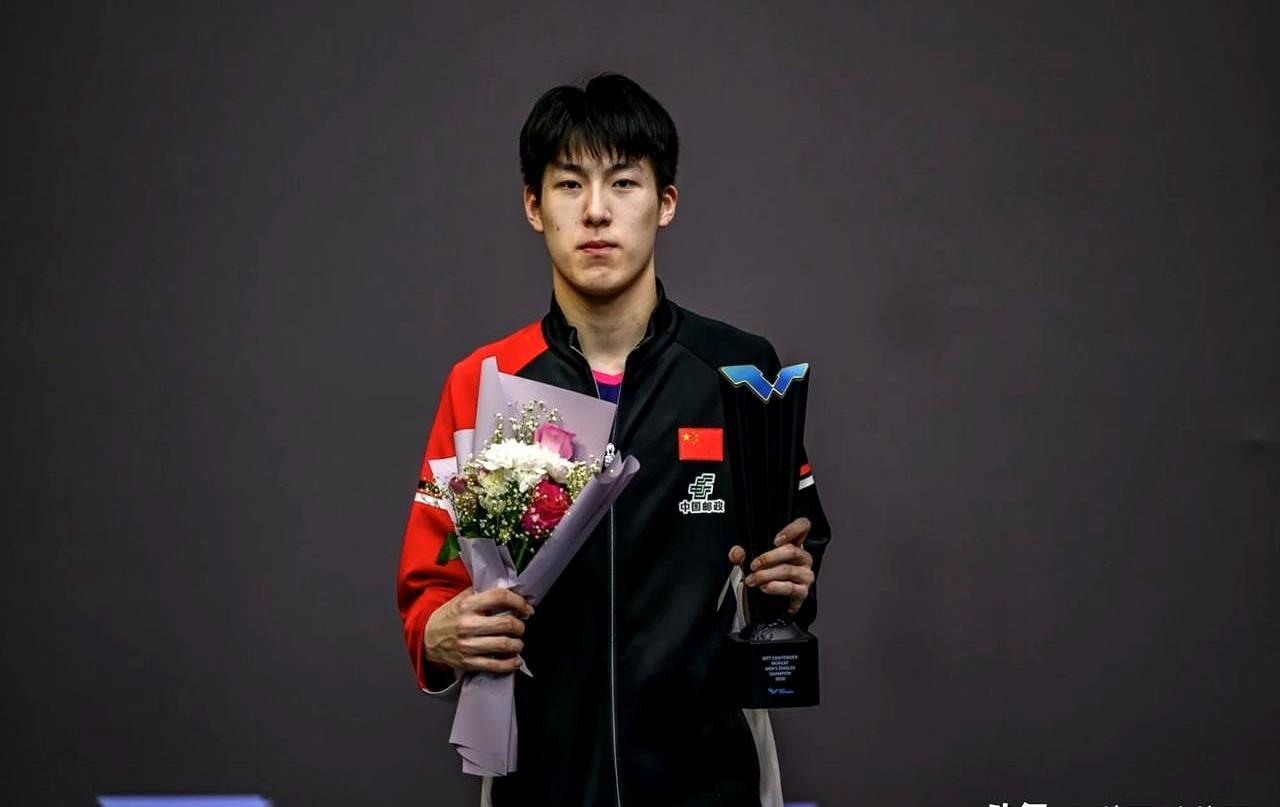 队友捧起冠军杯，他们却被判“死缓”。同样是国乒队员，你眼睁睁看着队友捧起冠