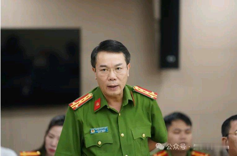 越南这毒品问题真是有点严重。越南公安部通报打击毒品犯罪成果时，竟有河内两名乡级干