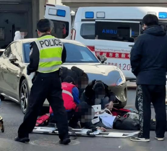 小米新车主未开出园区就撞倒人伤者已离世网传杭州某汽车园区内，一位车主新购入一辆