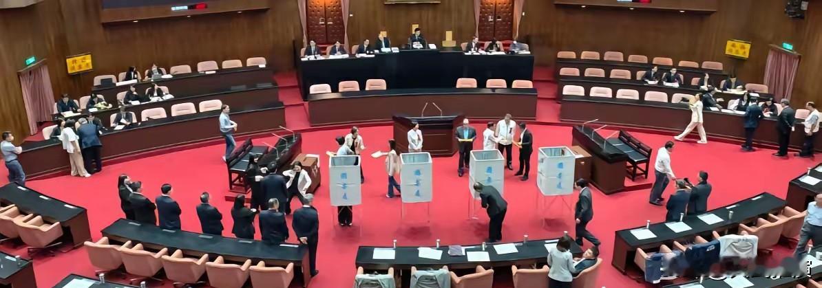 56票同意弹劾赖清德！韩国瑜、陈玉珍等未投票十九号上午，台湾立法机构开展弹劾