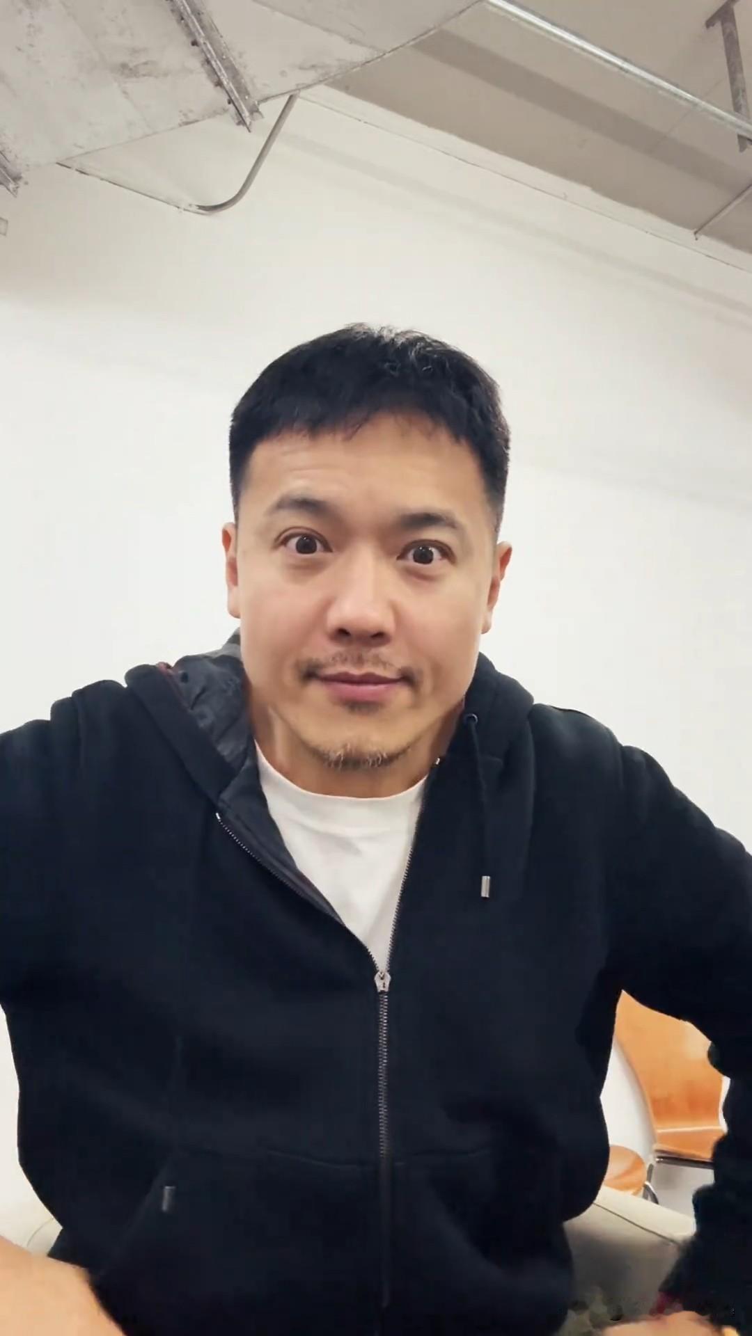 2月13日，高云翔更新生活vlog，并配文“捯饬捯饬，准备过年”。高云翔打卡