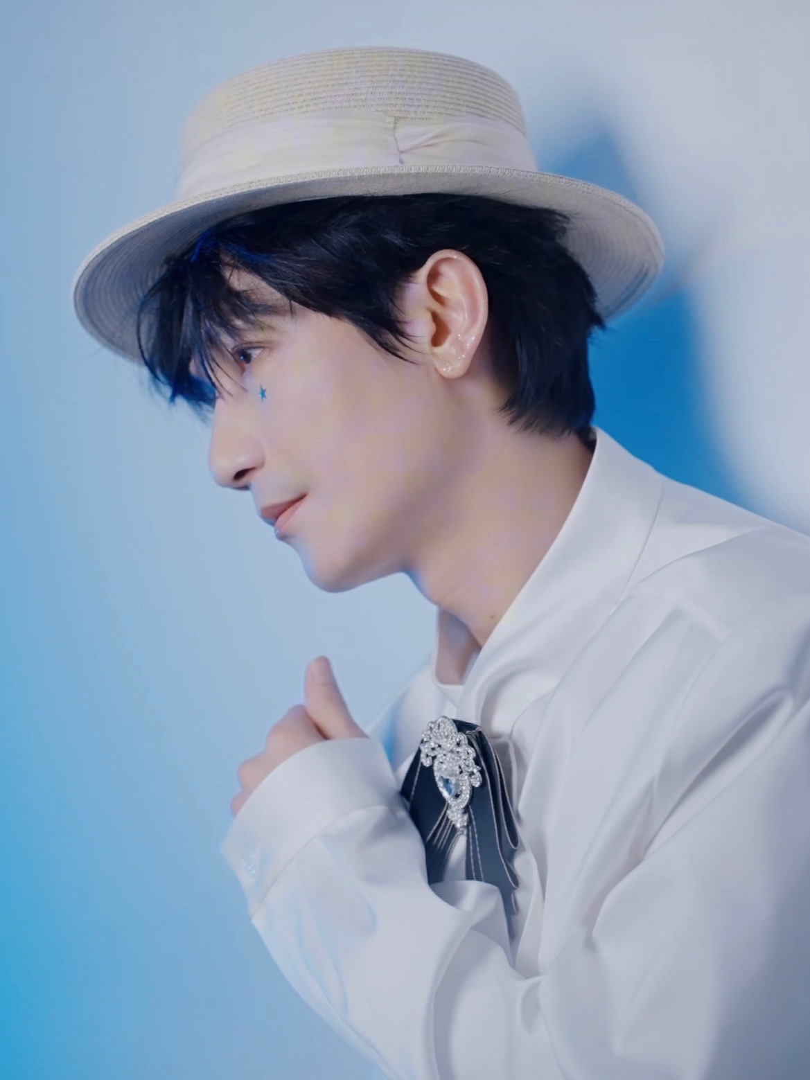 好羡慕摄影师🥺能不能换我去拍一天漂亮宝宝毫无防备的清澈眼神，做着撩不自知的动作