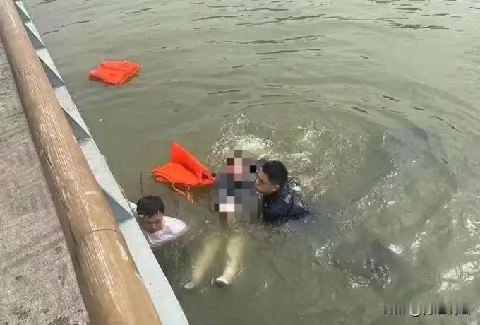 广西忻城，一女子婚内红杏出墙，多次和婚外男子过夜，之后又一起租房同居。男子花言巧