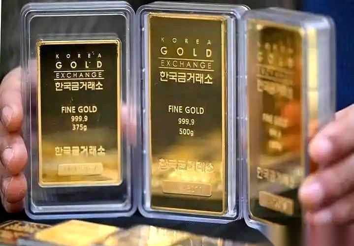 别再傻乎乎冲进去买黄金了。那根本不是给咱普通人准备的逃生船，那是人家给你焊死的