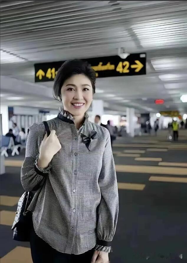 亚洲第一美女好美啊，她根本就无需浓妆艳抹的，这样淡淡的妆，明明一点都不华丽，穿搭