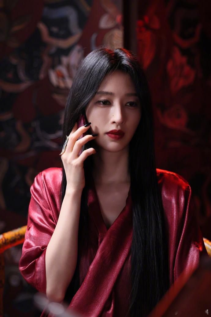 终于有剧拍黑化不化烟熏妆了终于有剧拍黑化不化烟熏妆了，全凭演技征服观众，说的就