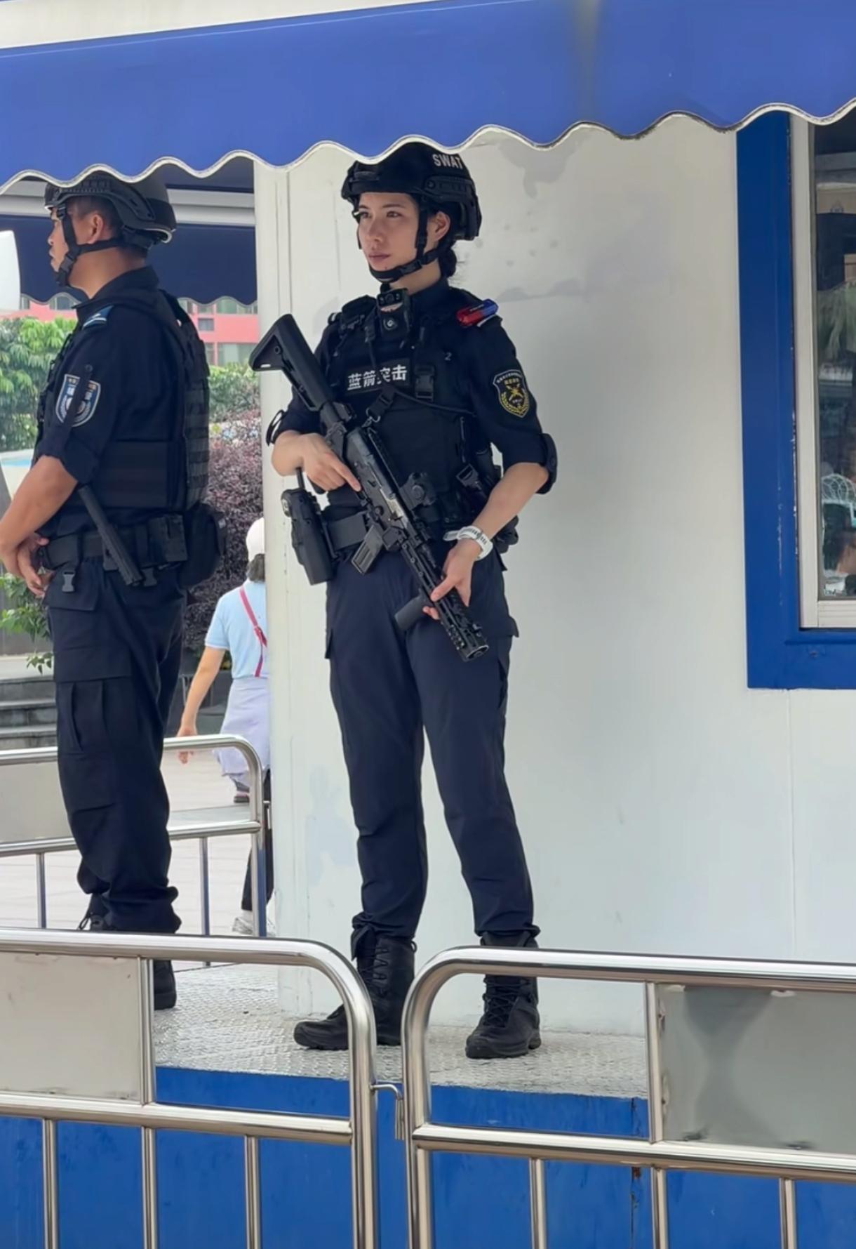 蓝剑突击队是什么级别？79式+战术拓展套件。这么多年了还是在用79改啊。严肃认真
