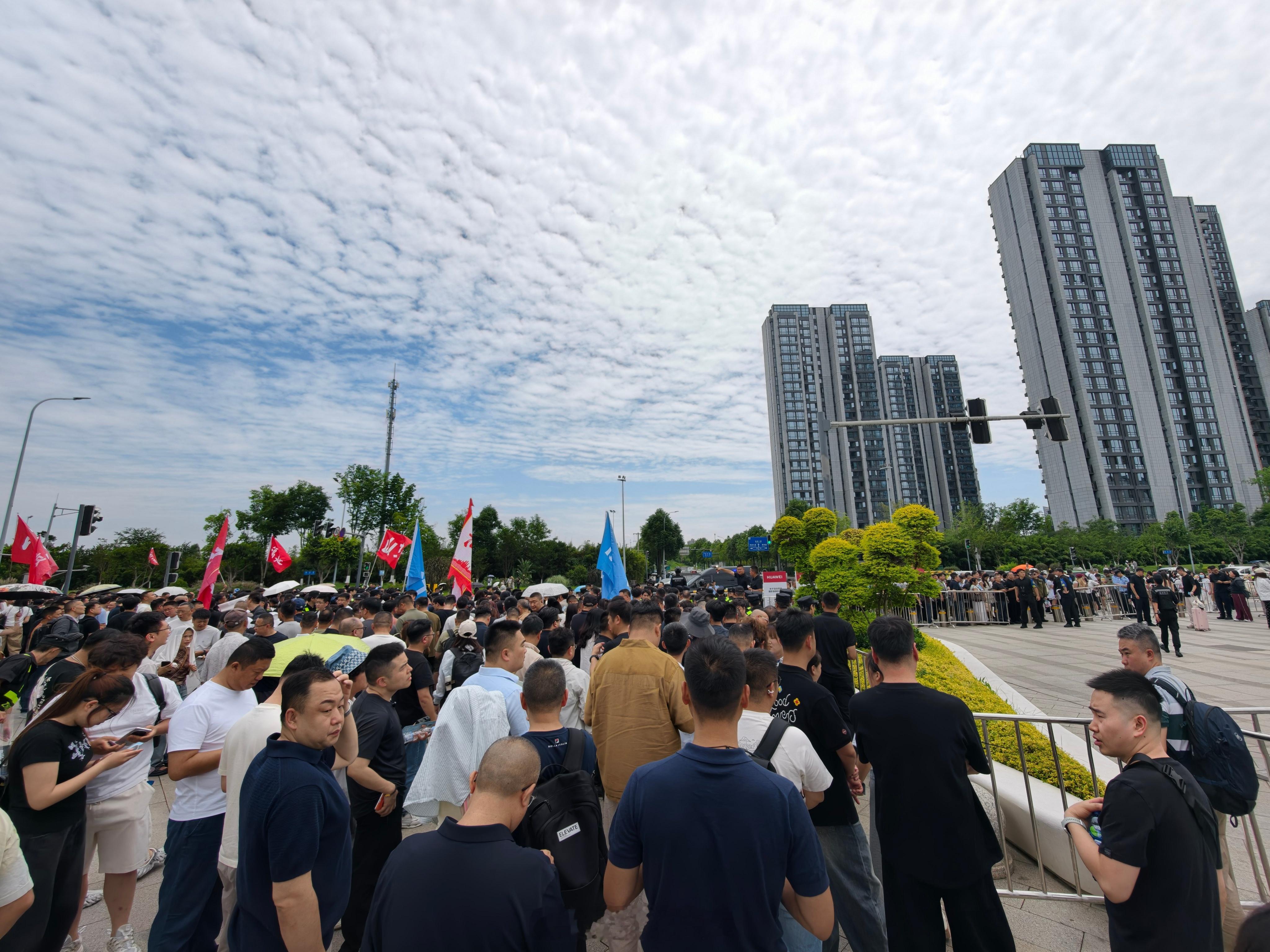 太夸张了，头一次参加安检这么严的发布会