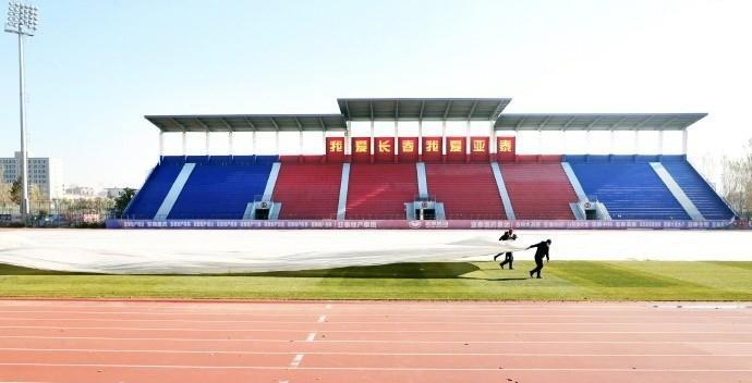 日本J联赛明年开始全面实行跨年赛制，中国球迷就坐不住了，我觉得在中国搞跨年赛制就