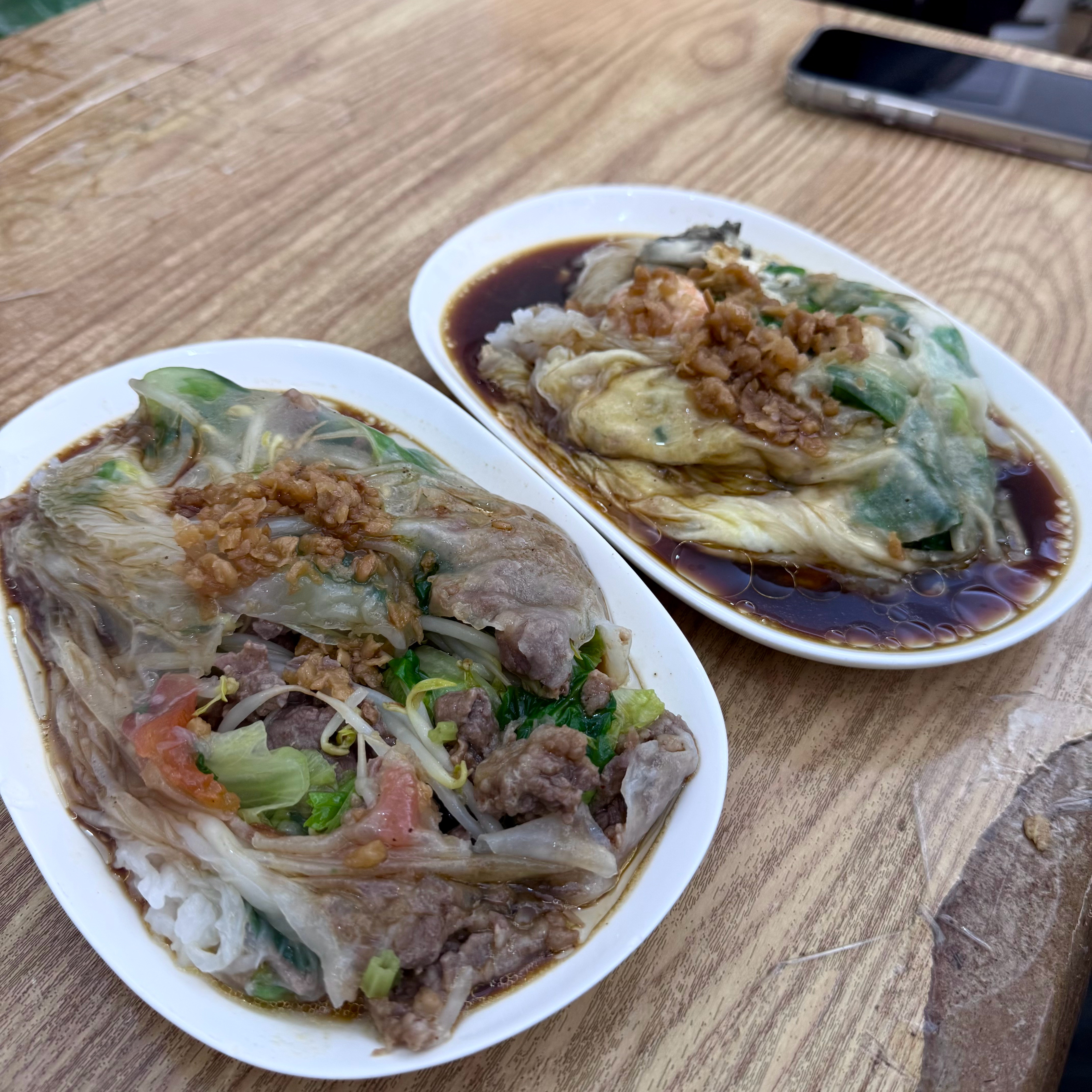 来汕头第一件事吃个肠粉先鲜薄的外皮，这个米皮薄如蝉翼，包裹着鲜虾或牛肉，晶莹剔透