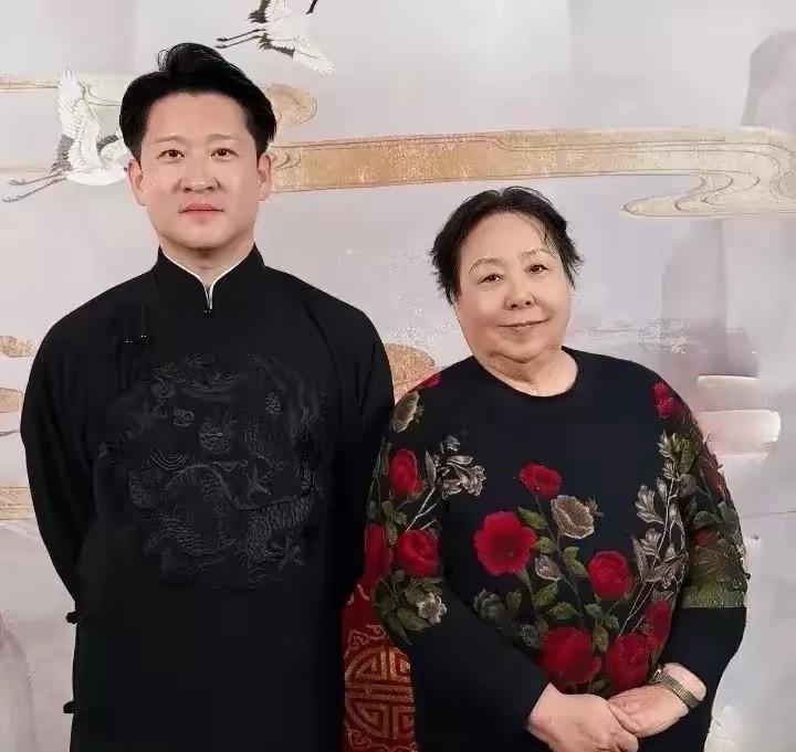 #秋日生活打卡季#曹云金直播，马贵荣成榜一大哥，郑喜定排榜五。马贵荣老师是北