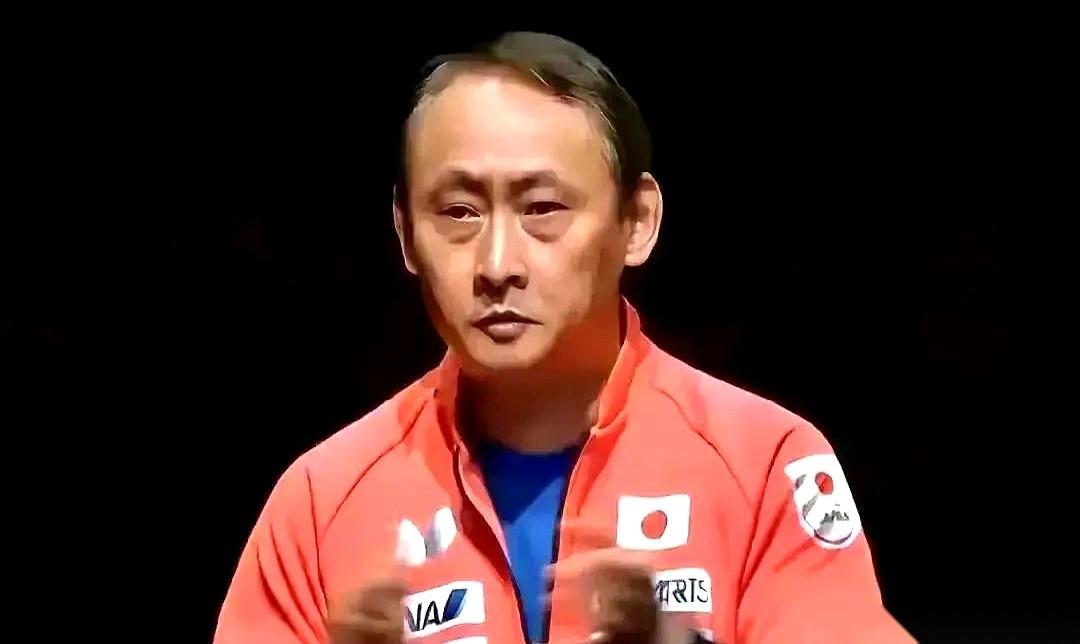 全运会的领奖台上，两个男人并肩站着，脖子上挂着同一块铜牌。一个叫陈龙灿，一个叫