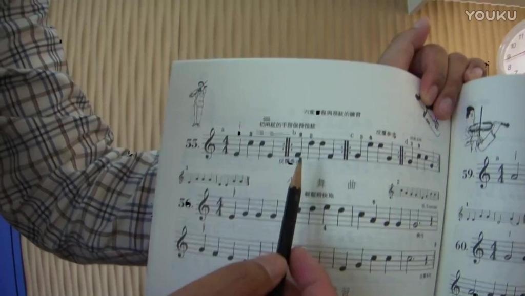 刘昊宁(4岁) 卖报歌(小提琴练习曲)_土豆视频