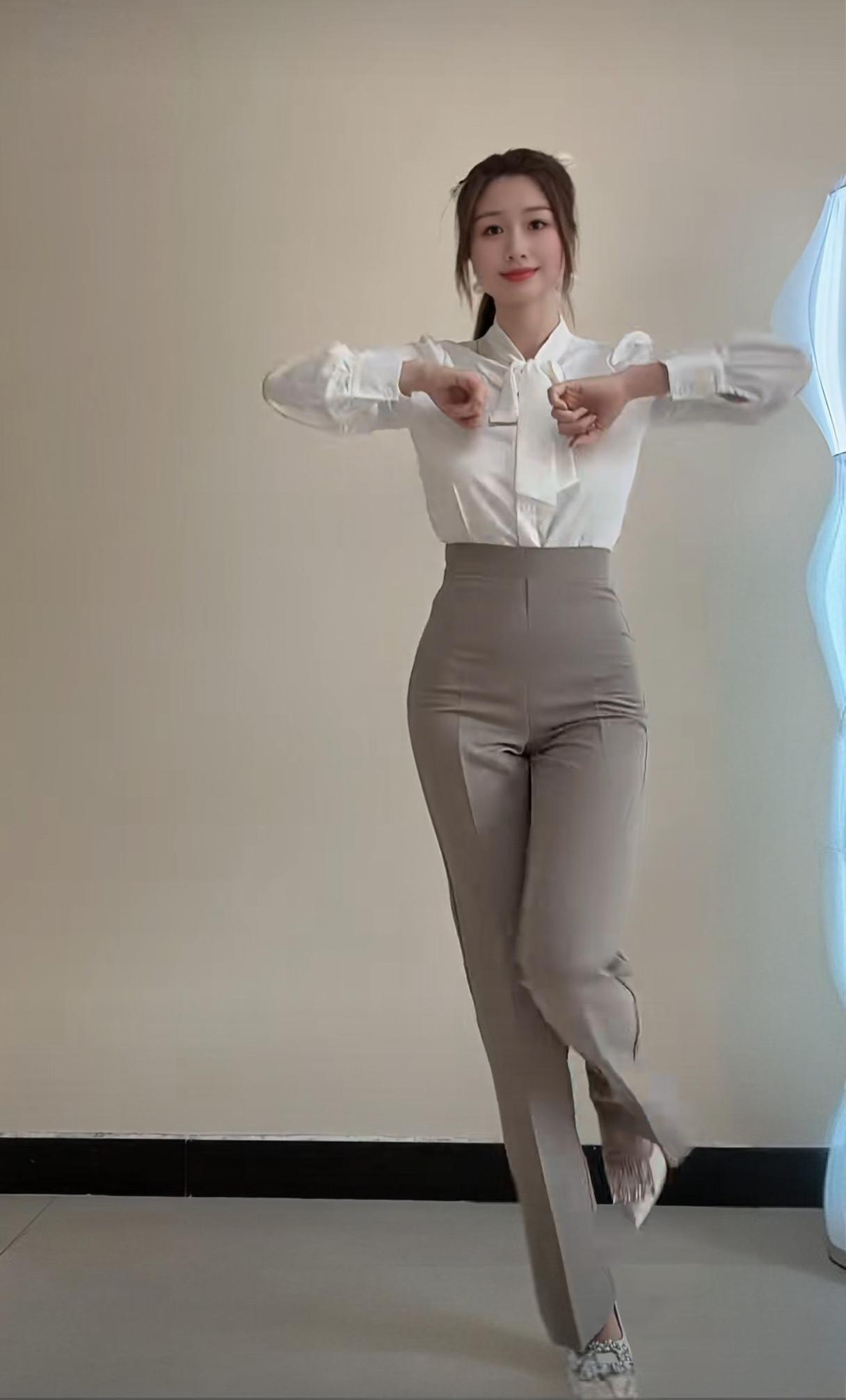 穿着这样的高腰裤跳舞，舒服？