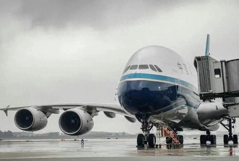 国内的A380为何运营不下去？ 当年空客A380刚面世时，不少人都觉得这“空