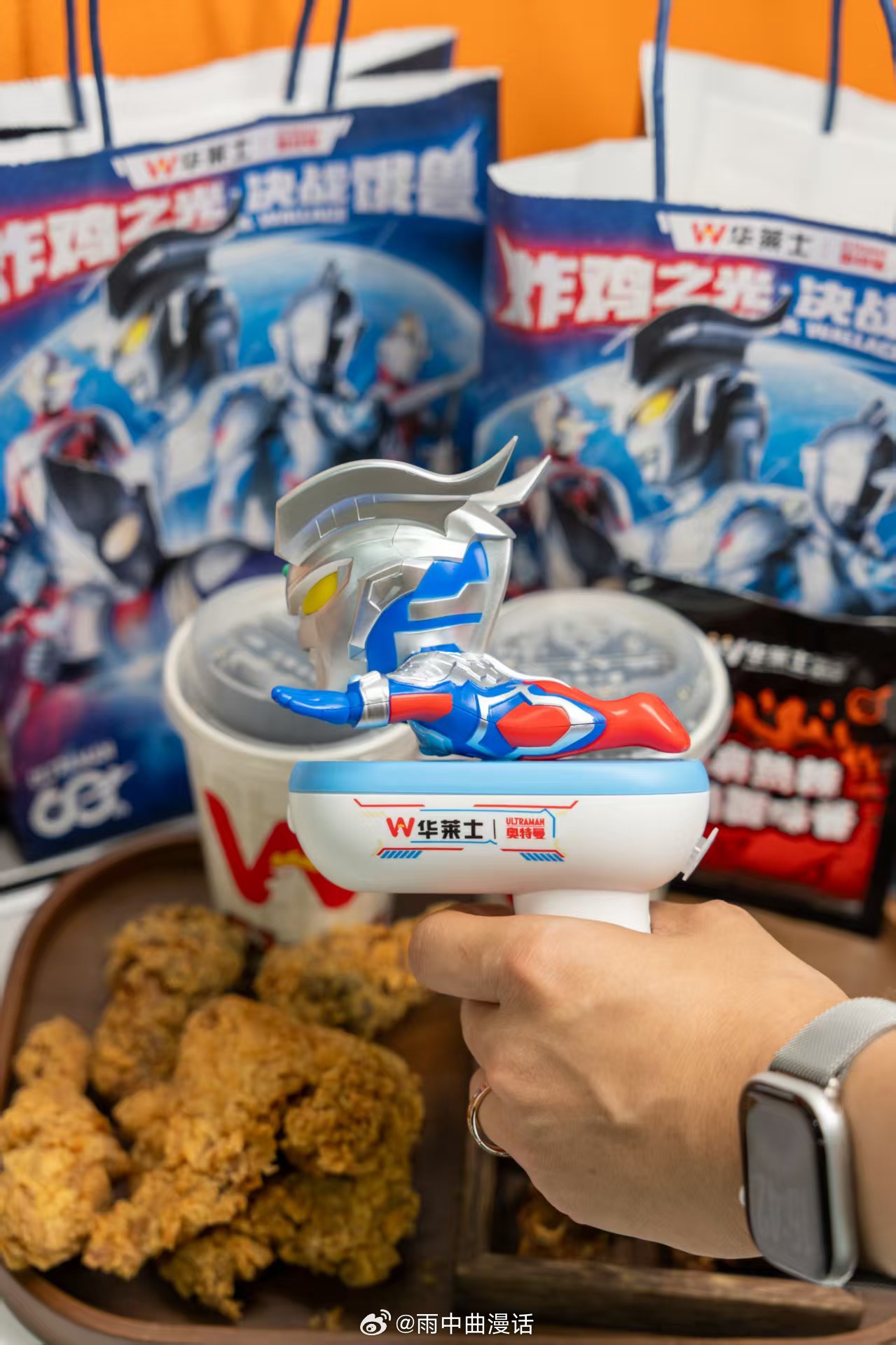 奥特曼你相信光吗华莱士版奥特曼深夜饿兽来袭？掏出你的光之武器！凌晨1点，球赛进
