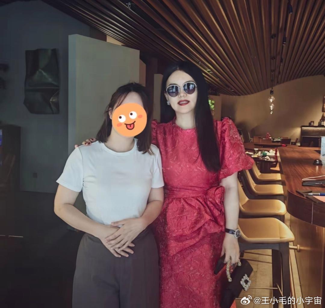 李湘520现身，状态变化太明显了，真是说瘦就瘦啊。