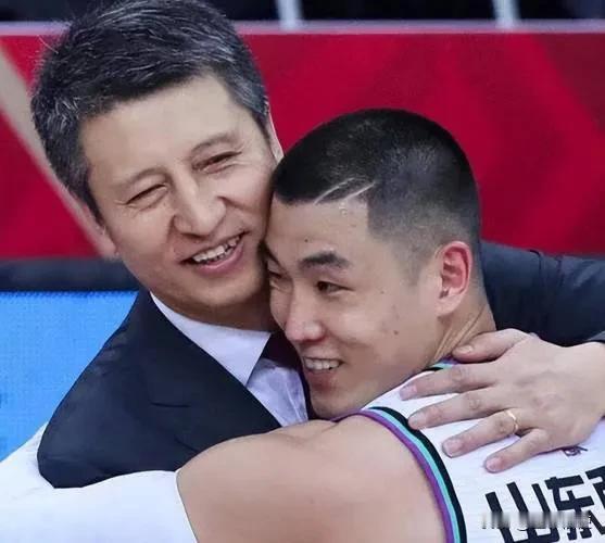 硬仗预警！中国男篮对决印度双塔中国男篮过往亚洲杯4战印度全胜，最大狂胜72分