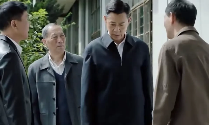 《人民的名义》为什么没有重播过？1、沙瑞金的一句话就能把法院的封条给撤了