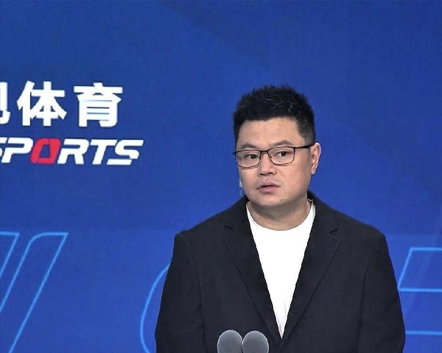 侯英超果然是专业的，直言：蒯曼根本替代不了莎莎，两人的差距不是一般的大，